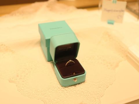 【ティファニー(Tiffany & Co.)の口コミ】 せっかくの婚約指輪なので普段使いできるものがいいなと思いエタニティで…