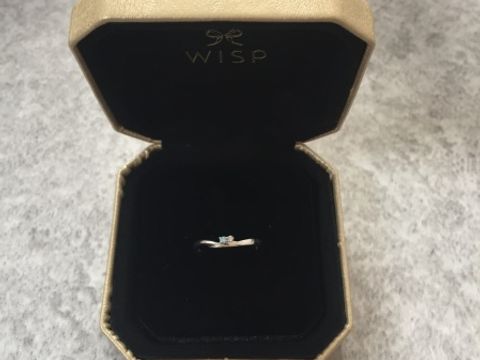 【ウィスプ(WISP)の口コミ】 主人が誕生日に婚約指輪をくれました。決め手はブルーダイヤが入っていた…