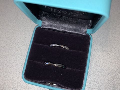 【ティファニー(Tiffany & Co.)の口コミ】 とにかくデザインが可愛い。華奢だけど豪華・綺麗で自身の指に着けた瞬間…