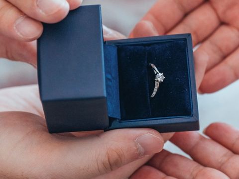 【銀座ダイヤモンドシライシの口コミ】 お店のセレクトは彼で、ダイヤモンドの輝きと品質で選んだと言っていまし…