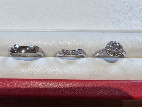 【AFFLUX(アフラックス)の口コミ】 婚約指輪とぴったりと重ね付けもでき、結婚指輪だけでも綺麗な指輪を探し…