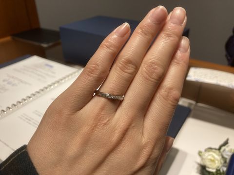 【銀座ダイヤモンドシライシの口コミ】 デザインが少し変わっているため、周りと被りにくいと思います。
また、ウ…