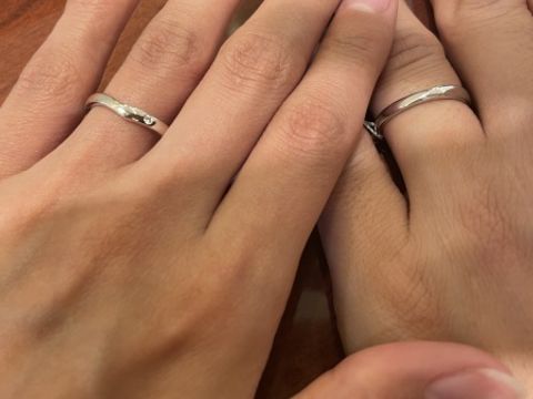 【TRECENTI(トレセンテ)の口コミ】 ダイヤモンドが一粒で大きくプラチナの面積が多いので、
プラチナの輝きや…