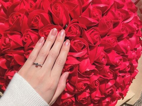 【銀座ダイヤモンドシライシの口コミ】 彼女の指が細いので、なるべくダイヤを大きめのを選びました。ダイヤ選び…