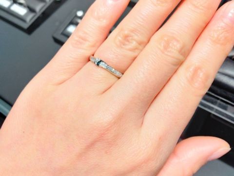 【エクセルコダイヤモンド(EXELCO DIAMOND)の口コミ】 ゴージャスで洗練された印象のものが多く、
つけると手元が華やかになりま…