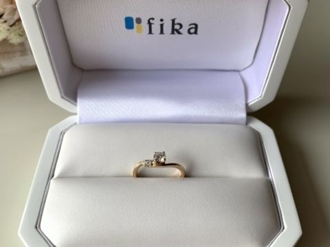 【fika (フィーカ)の口コミ】 一番最初のお店で
一番最初に気になって試着させてもらった指輪でした。

…