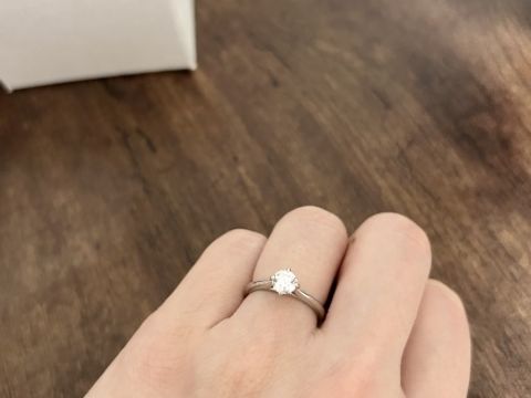 【ENUOVE(イノーヴェ)の口コミ】 サプライズでとても良いグレードのダイヤモンドを頂いたので、ダイヤがキ…