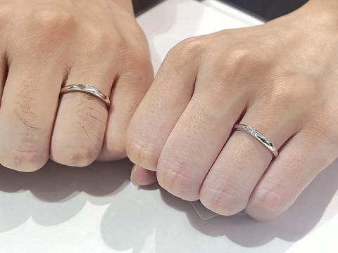 【CAFERING(カフェリング)の口コミ】 ウェーブの指輪を探していて、試着しました。
指馴染みもよく、着け心地が…