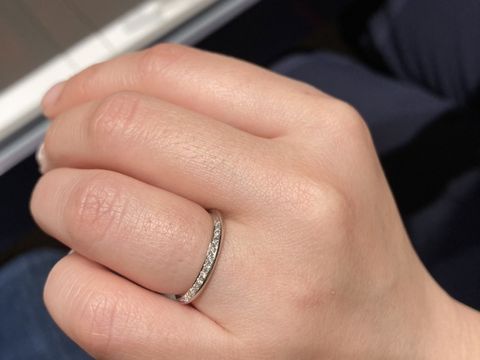 【銀座ダイヤモンドシライシの口コミ】 私が試着したのはつける向きによって見え方が
異なるリングでした。冠婚葬…