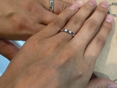 【ショパール(Chopard)の口コミ】 スクエアが連なっていてスタイリッシュです。いくつかの指輪ブランドを見…