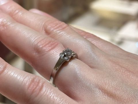 【カルティエ(Cartier)の口コミ】 カルティエのバレリーナを試着しました。雑誌で気になり、店舗で実物を確…