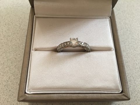 【ブルガリ(BVLGARI)の口コミ】 ブルガリのデディカータ・ア・ヴェネチアという婚約指輪を購入しました。…