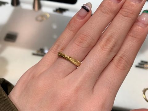 【hum(ハム)の口コミ】 一捻りあるデザインが多く、彫りが繊細でうつくしいです！ユニセックスな…