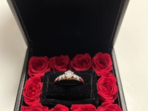 【エクセルコダイヤモンド(EXELCO DIAMOND)の口コミ】 上から見た時とサイドから見たデザインがどちらもイメージ通りで他のデザ…