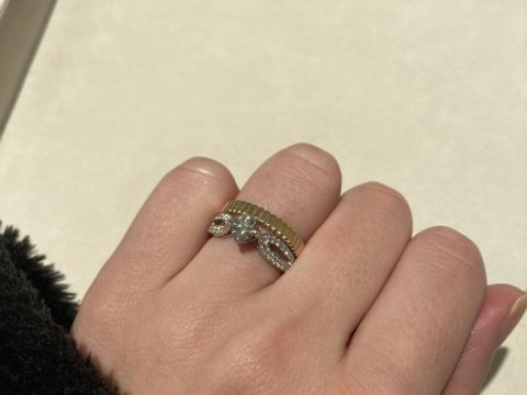 【ブシュロン(BOUCHERON)の口コミ】 デザイン性とスタッフの丁寧な対応。
デザインは、パリにかかる橋からイン…