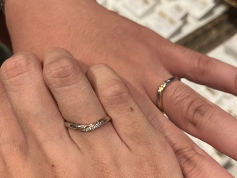 【ケイウノ ブライダル(K.UNO BRIDAL)の口コミ】 コンビネーションリングでゴールドの強調が激しすぎず、メンズの方でも付…