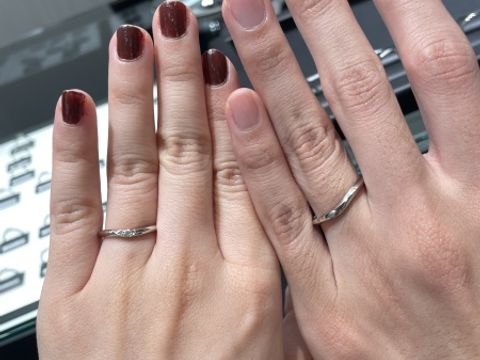 【ラザール ダイヤモンド(LAZARE DIAMOND)の口コミ】 Vラインのデザインが気に入りました。他ブランドでは、Vラインは、かなりV…