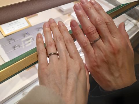 【ブルガリ(BVLGARI)の口コミ】 デザインはどれもきらびやかです。石なしの１番シンプルなデザインを試着…