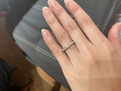 【ブルガリ(BVLGARI)の口コミ】 横から見るとブルガリのロゴが浮かび上がって見えるデザインで、他にはな…