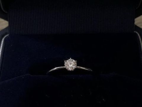 【銀座ダイヤモンドシライシの口コミ】 結婚指輪を探している時に、なんとなくアポ無しでふらっと入ったにも関わ…