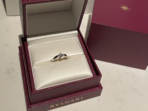 【ブルガリ(BVLGARI)の口コミ】 プラチナにダイヤモンドが付いたシンプルなデザイン。もっとゴージャスに…