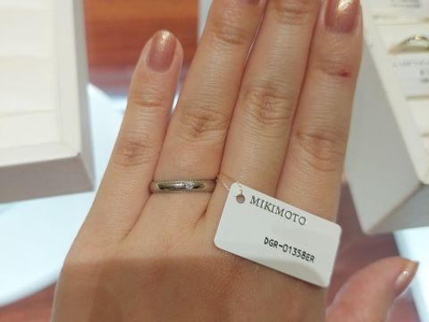 【MIKIMOTO(ミキモト)の口コミ】 繊細なミルグレインがとても素敵でした。
ミルグレインにより指と指輪の境…
