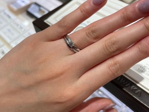 【俄(にわか)の口コミ】 婚約指輪と結婚指輪セットでつけた時に水が流れているようにつながるデザ…