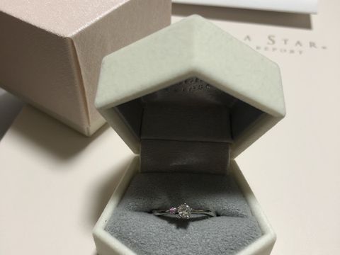 【festaria bijou SOPHIA(フェスタリア ビジュソフィア)の口コミ】 私が星の王子様が好きということで選んでくれました！
隣のピンクの宝石は…