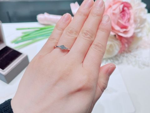 【アイプリモ(I-PRIMO)の口コミ】 華奢な手であったため、細めのリングにしました。デザインは色々ありまし…