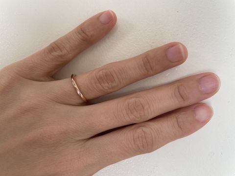 【AMOUR AMULET(アムール・アミュレット)の口コミ】 デザインが、元々考えていたものだったこともあり、真ん中にダイヤモンド…