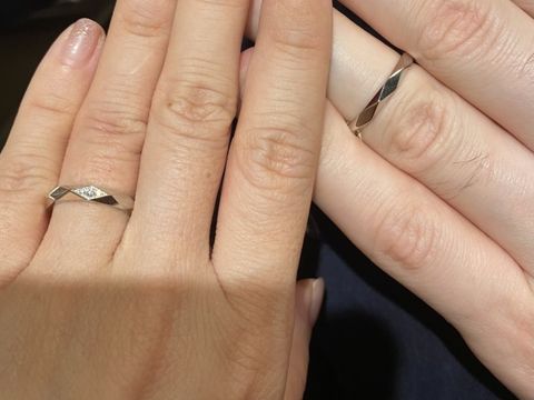 【ブシュロン(BOUCHERON)の口コミ】 変わった断面でキラキラしていて、ダイヤが入っているデザインが可愛いな…