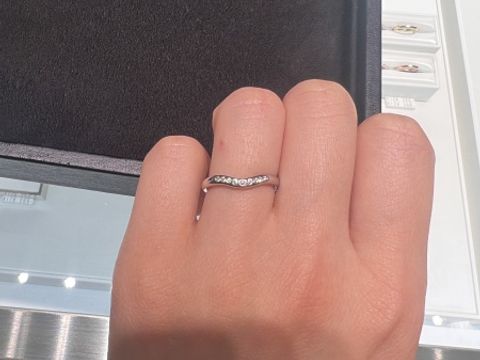 【ティファニー(Tiffany & Co.)の口コミ】 ダイヤモンドが虹色のように輝いていて、どの角度から見てもとても綺麗で…