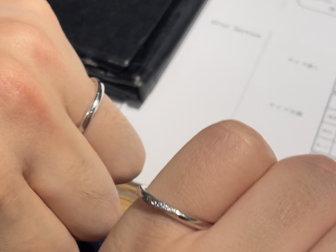 【BIJOUPIKO(ビジュピコ)の口コミ】 指輪の素材はプラチナを使用しており、程よい重みで手に馴染みます。また…