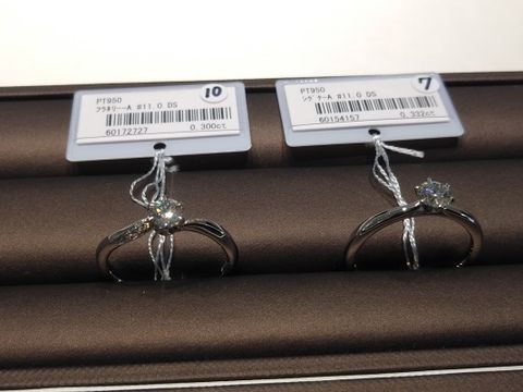 【アイプリモ(I-PRIMO)の口コミ】 シンプルながら凝ったデザインが多く、とても迷いました。
センターダイア…