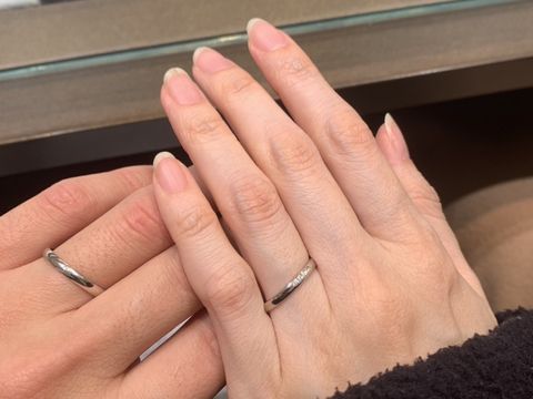 【アイプリモ(I-PRIMO)の口コミ】 シンプルなストレートデザインに、ダイヤモンドが5石あしらわれた指輪です…