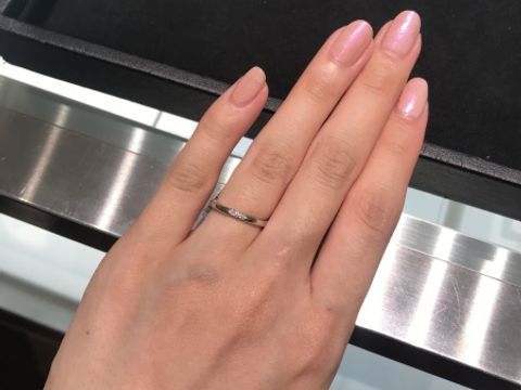 【ティファニー(Tiffany & Co.)の口コミ】 リングの真ん中に小ぶりなダイヤモンドが３つついています。リングの太さ…