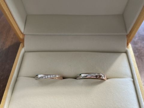 【ケイウノ ブライダル(K.UNO BRIDAL)の口コミ】 婚約指輪を、探している際に迷ったデザインで、結婚指輪をこちらにしまし…