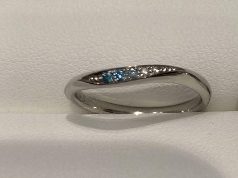 【CAFERING(カフェリング)の口コミ】 特にこの指輪はグラデーションがとても綺麗でよかったです。ブルーダイヤ…