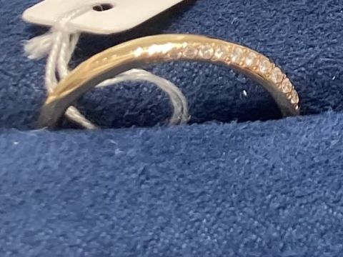 【銀座ダイヤモンドシライシの口コミ】 イエローベースの私に似合う色味なのが良かったです。指の形にも合うウェ…