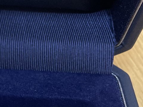 【銀座ダイヤモンドシライシの口コミ】 単体のデザインよりも婚約指輪を重ねづけした時に映えるものを選びました…