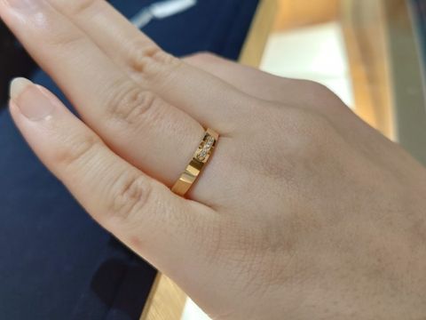 【ショーメ(CHAUMET)の口コミ】 デザインは似たようなデザインは中々ないので、人とも被りにくいと感じた
…