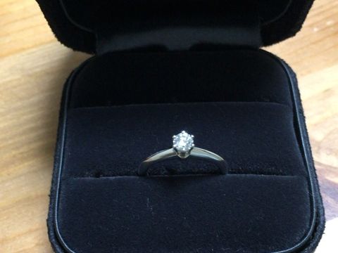 【ティファニー(Tiffany & Co.)の口コミ】 プリンセスカットかエタニティのものが希望で、いかにも婚約指輪というこ…