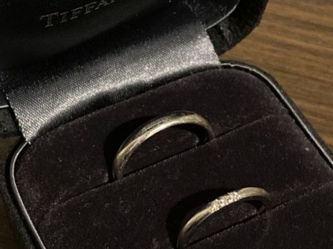 【ティファニー(Tiffany & Co.)の口コミ】 仕事の時にも着けていられるようなシンプルな物を探していました。やっぱ…