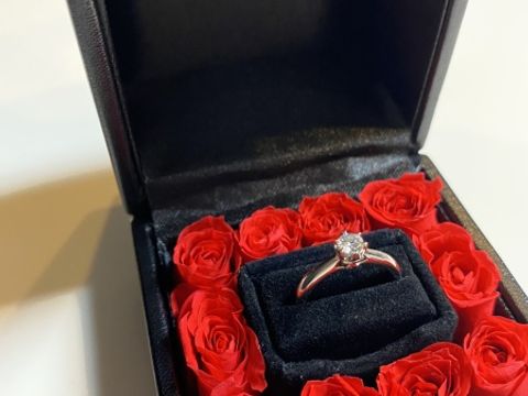 【エクセルコダイヤモンド(EXELCO DIAMOND)の口コミ】 彼がダイヤモンドのみを選んできて
プロポーズの時にバラのプリザーブドフ…