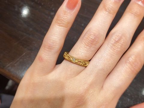 【ケイウノ ブライダル(K.UNO BRIDAL)の口コミ】 透かしのデザインの指輪を探していたので、試着させてもらいました。
お値…