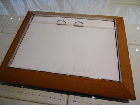 【STAR JEWELRY(スタージュエリー)の口コミ】 婚約指輪を購入し、大変良かったので、また同じスタージュエリーさんにお…