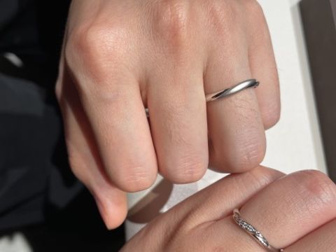 【アイプリモ(I-PRIMO)の口コミ】 指輪の素材はプラチナで程よい重みがあり、高級感があります。また、指輪…
