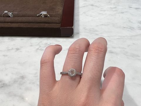 【hum(ハム)の口コミ】 ダイヤモンドがローズカットダイヤになっており、アンティークな雰囲気を…