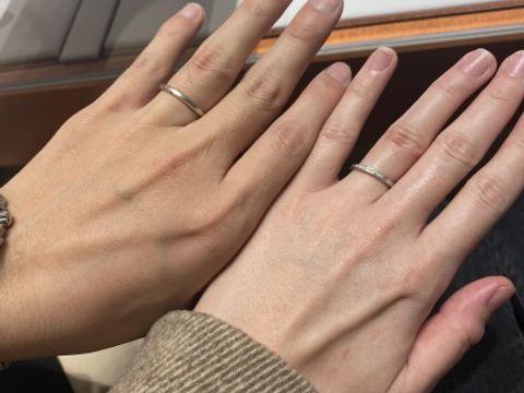 【エクセルコダイヤモンド(EXELCO DIAMOND)の口コミ】 指輪のデザインが気に入ったところ
指輪のデザインがペアのものであったと…