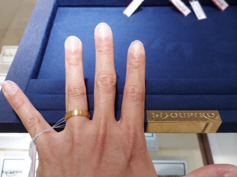【shihara(シハラ)の口コミ】 ゴールドの結婚指輪で探していたところに出会ったこちらの指輪。マットや…